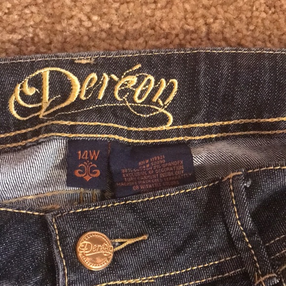 Dereon Jeans - Picture 3 of 5